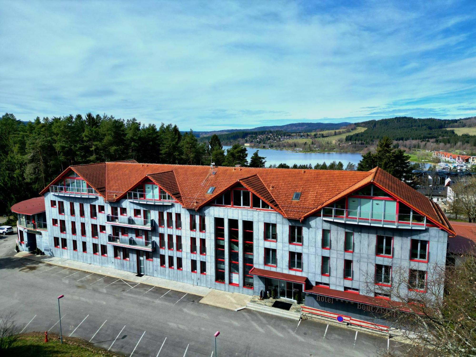 Hotel Bouczech Lipno nad Vltavou Eksteriør billede